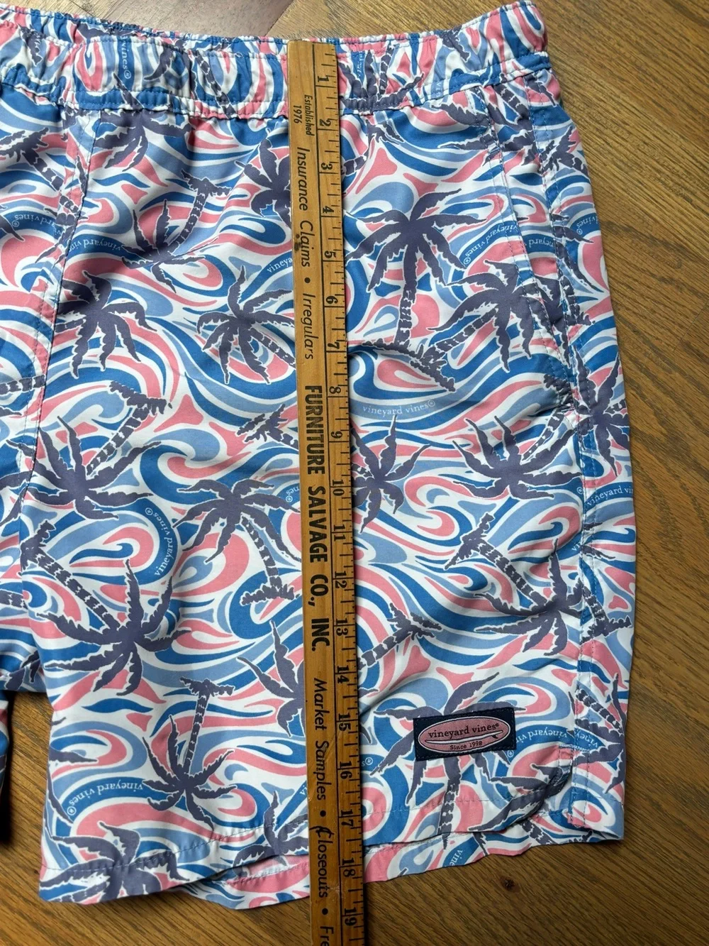 Vineyard Vines Men’s Swim Trunks Pink Blue Palm Tree Print Size Large Beach